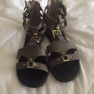 Sandals 71/2 olive colors.